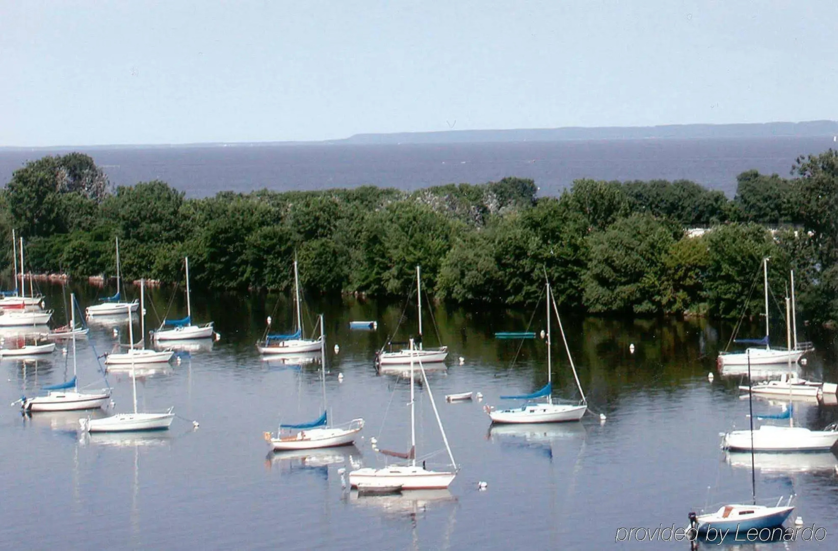 Holiday Inn Express Hotel & Suites Oshkosh by IHG