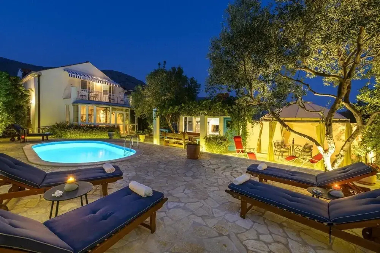 Villa Piano - Four Bedroom Villa With Terrace and Swimming Pool ID Direct Booker 1036