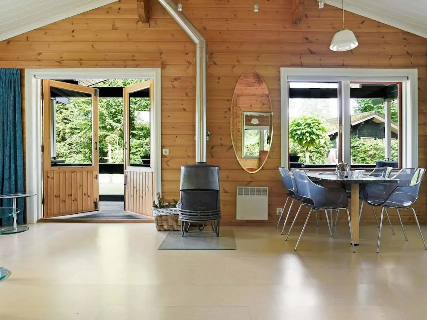 Finnish Chalet with Private Garden & Sauna near Veluwe