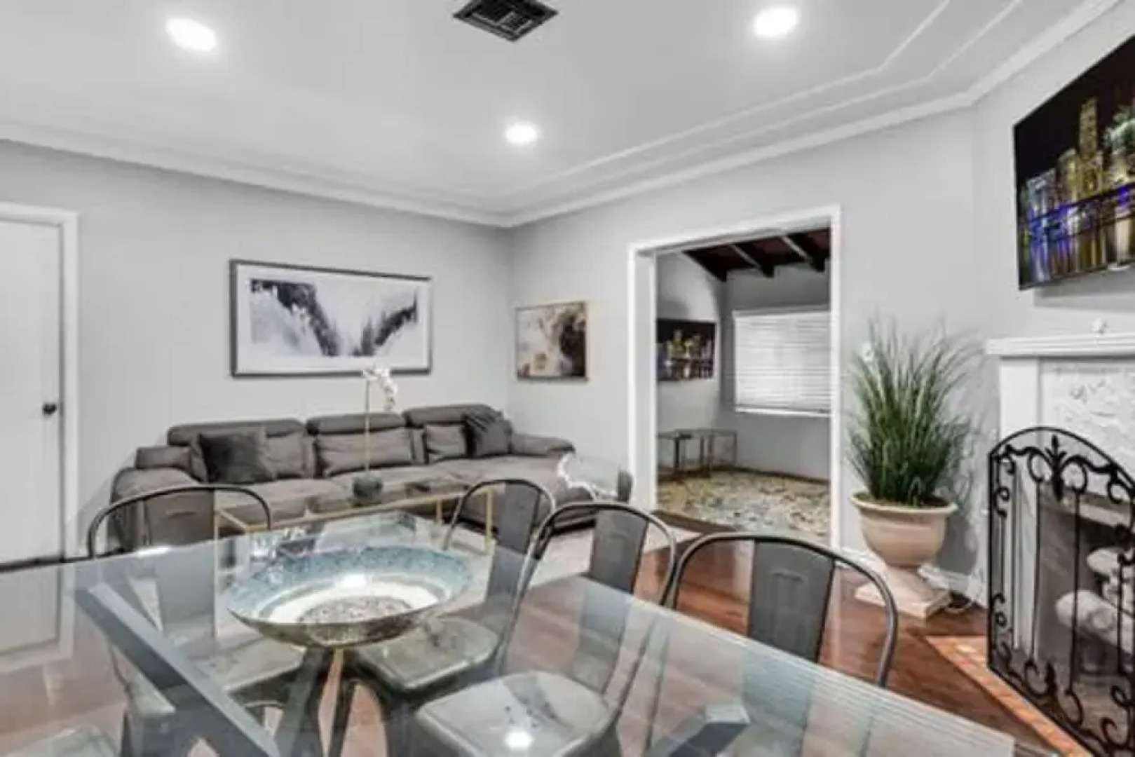 427 NE 107th Studio 6BR 3BA 7 Beds Pool Parking 2 Kitchen