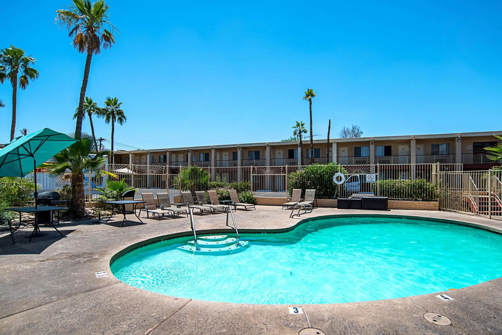 Quality Inn & Suites Phoenix NW - Sun City