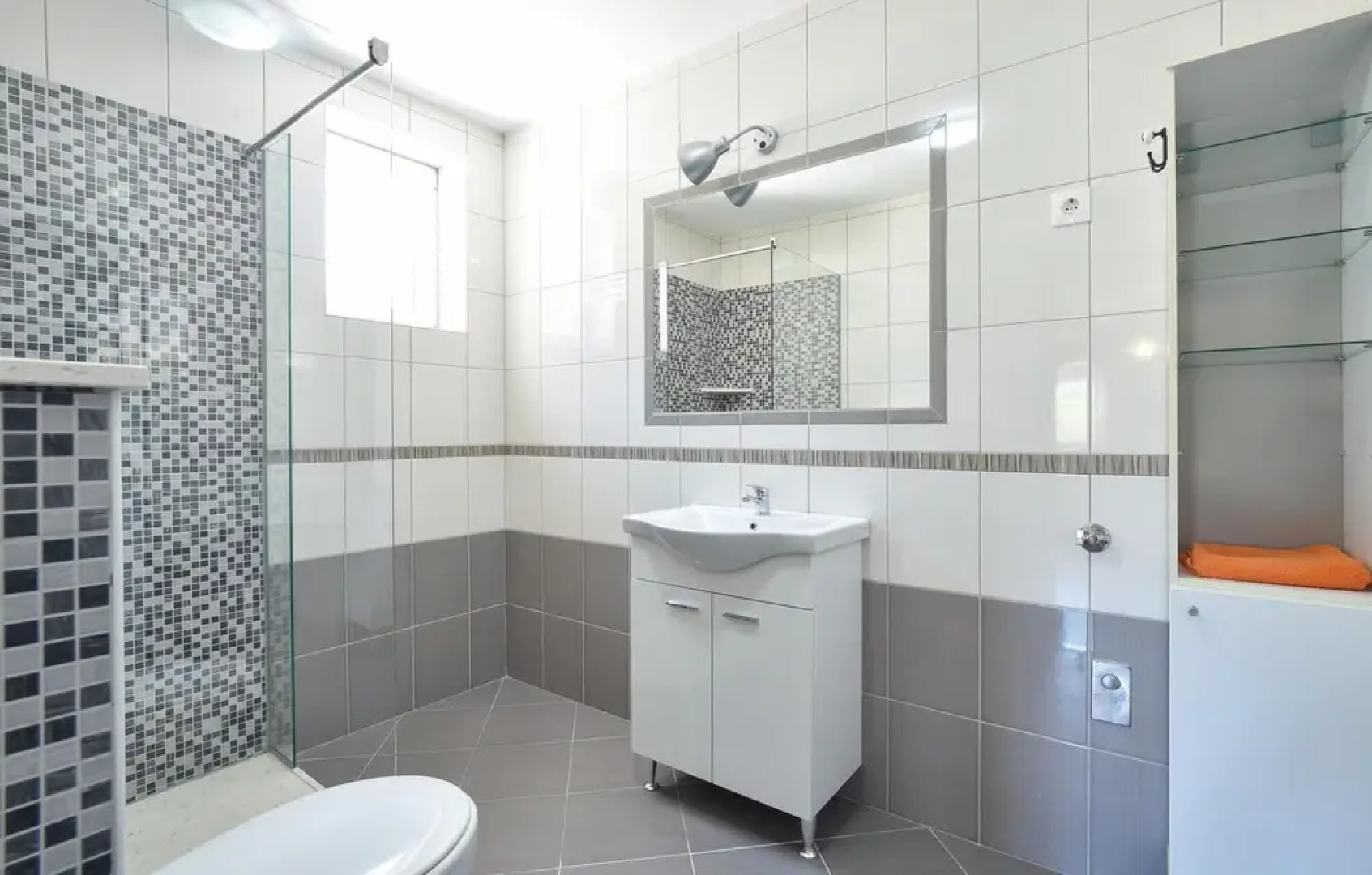 Awesome Home in Seget Gornji With Sauna, Wifi and 8 Bedrooms