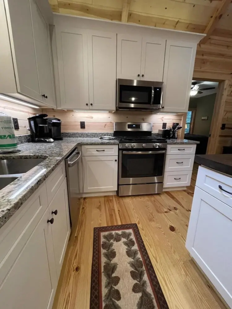 Hollow Tree Hideaway - Coosawattee River Resort