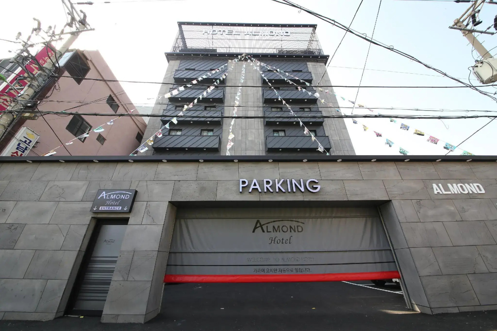 Gupo Station Almond Hotel