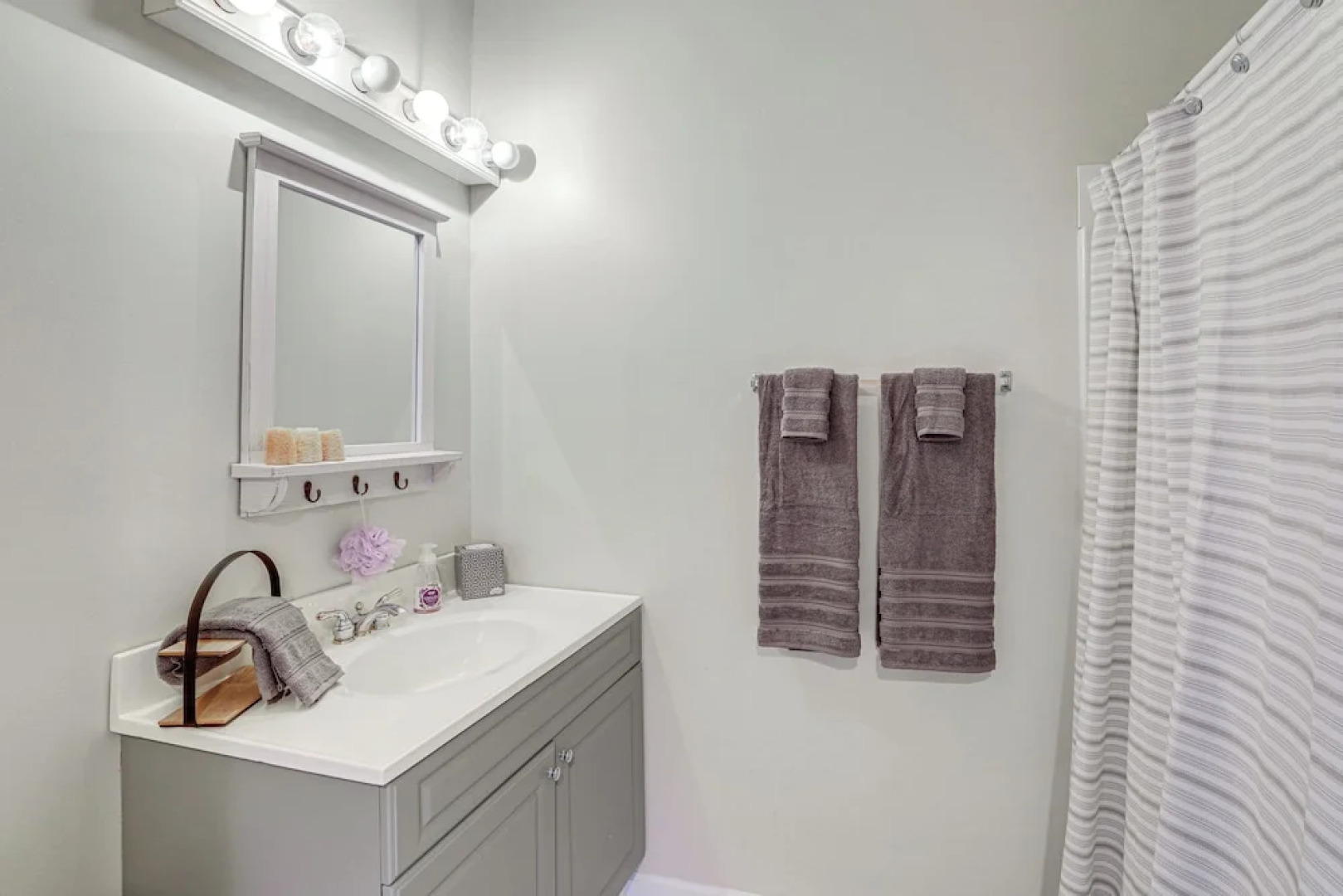 Lake & Pool Access: Spacious Home in Newland