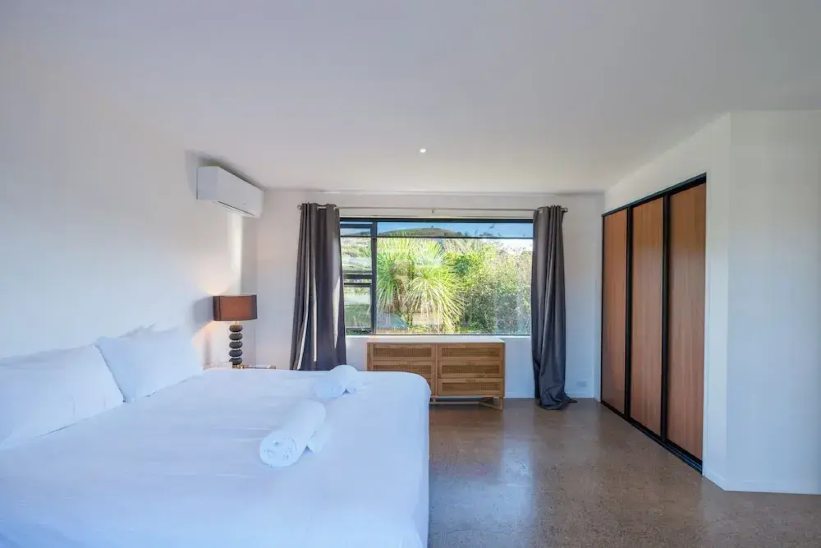 Wharetana Bay Villa with beach walkway