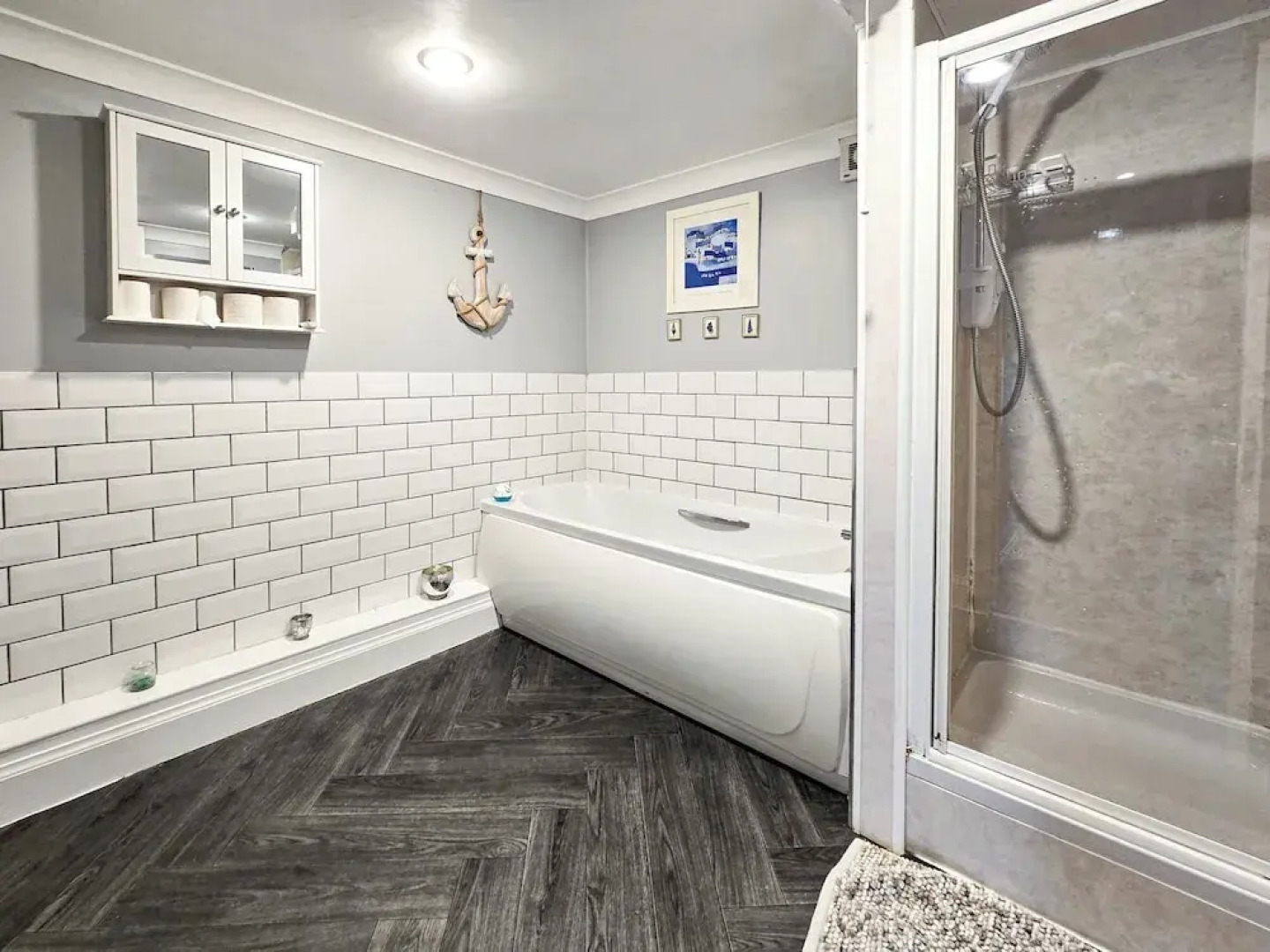 2 Bed House - Sleeps 4 - Pets - Parking - Wifi