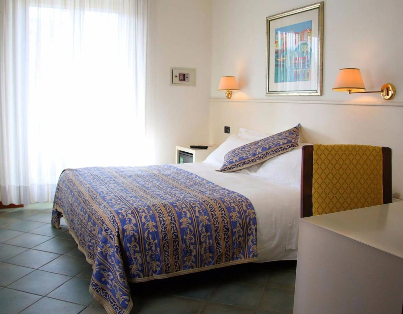 International Hotel & Suite