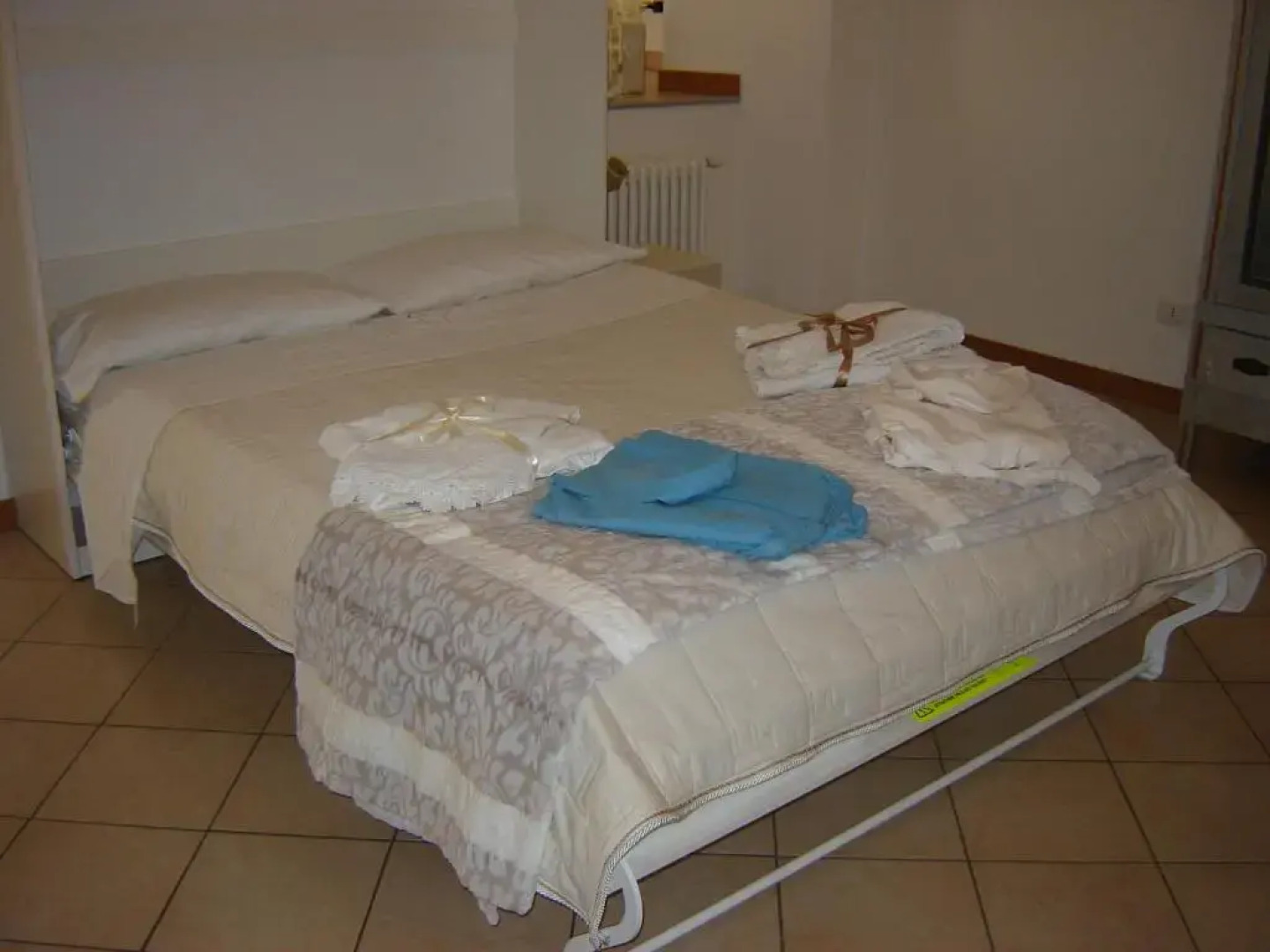 Casa Del Sole Appartamento N° 2 White And Gold Room