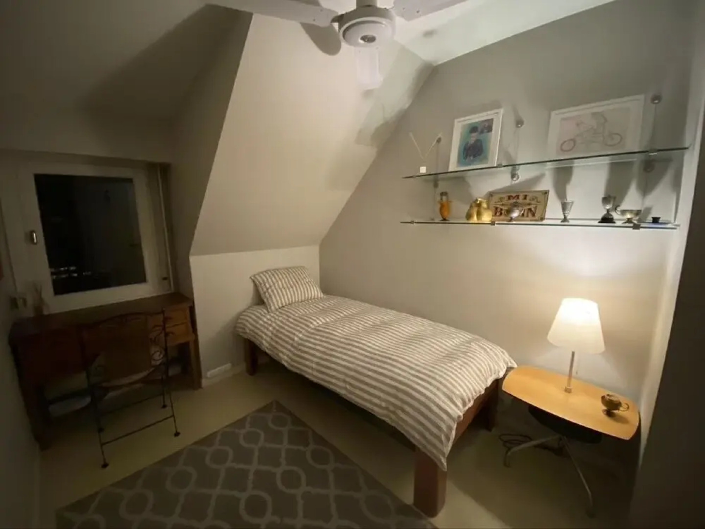 Deaf twins bed/breakfast