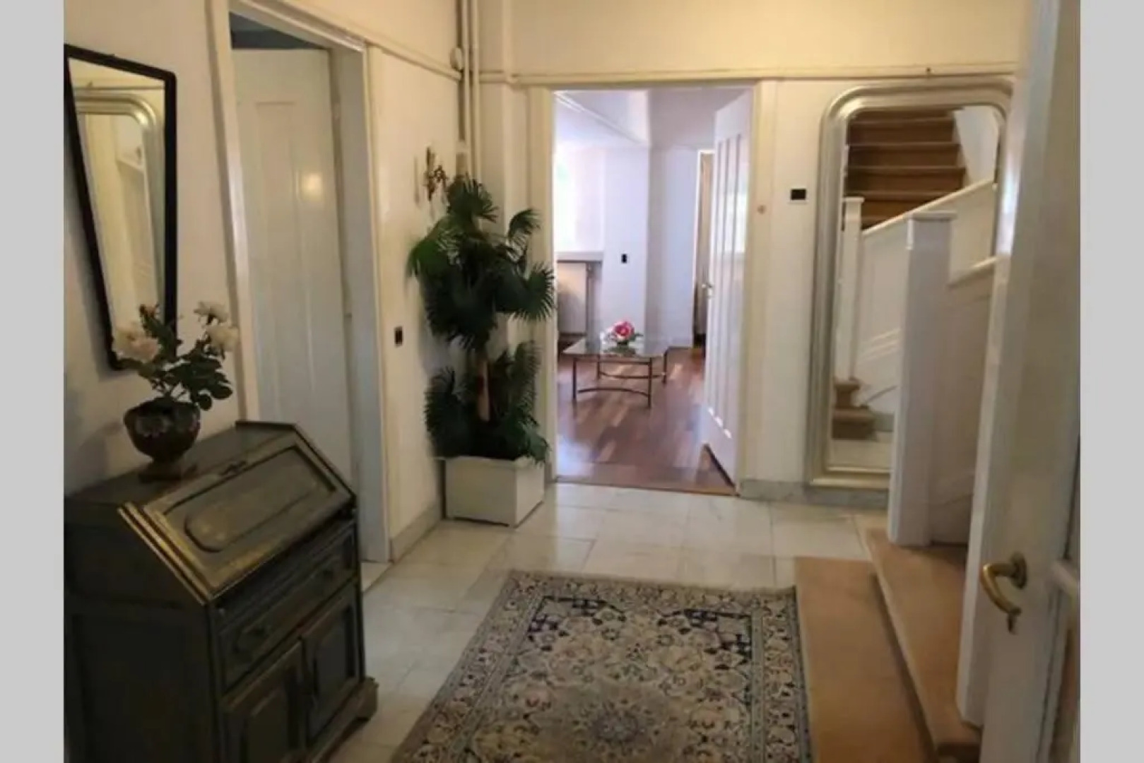 Vrijstaande rietgedekte villa nabij uitvalswegen