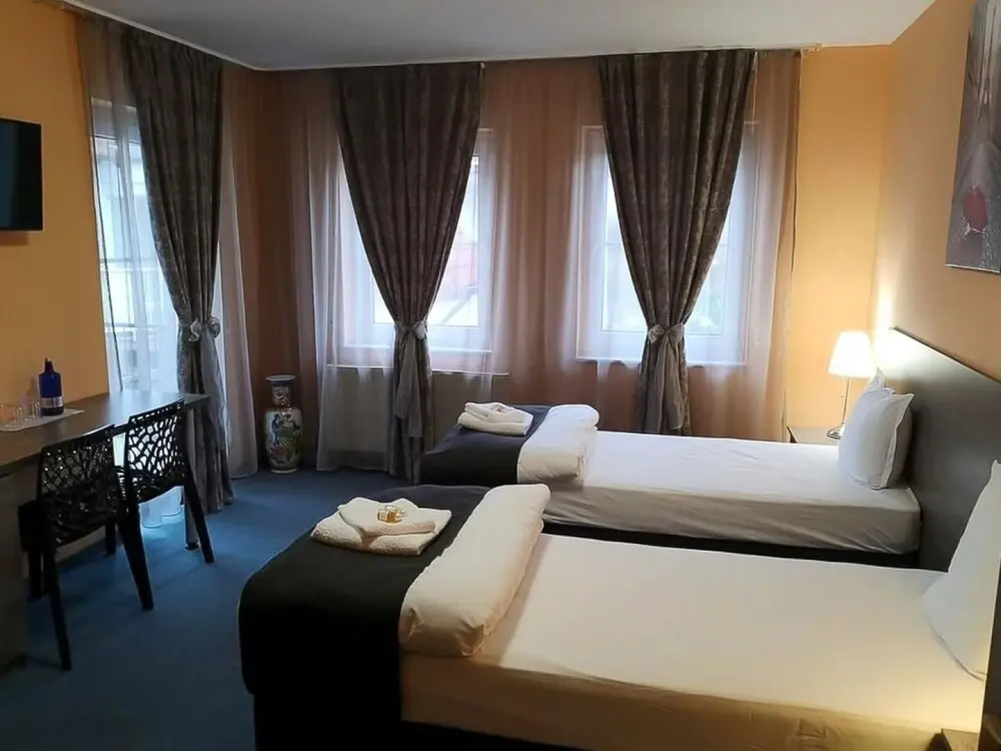 Airport Hotel 10 min to the Airport