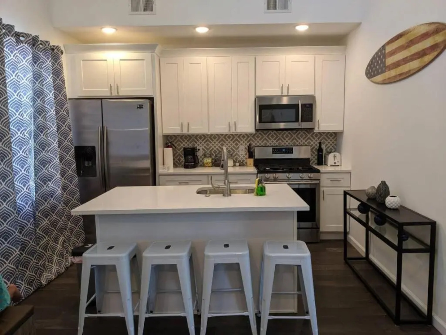 Lux 3 Bd - Perfect & Parking & Massive Patio