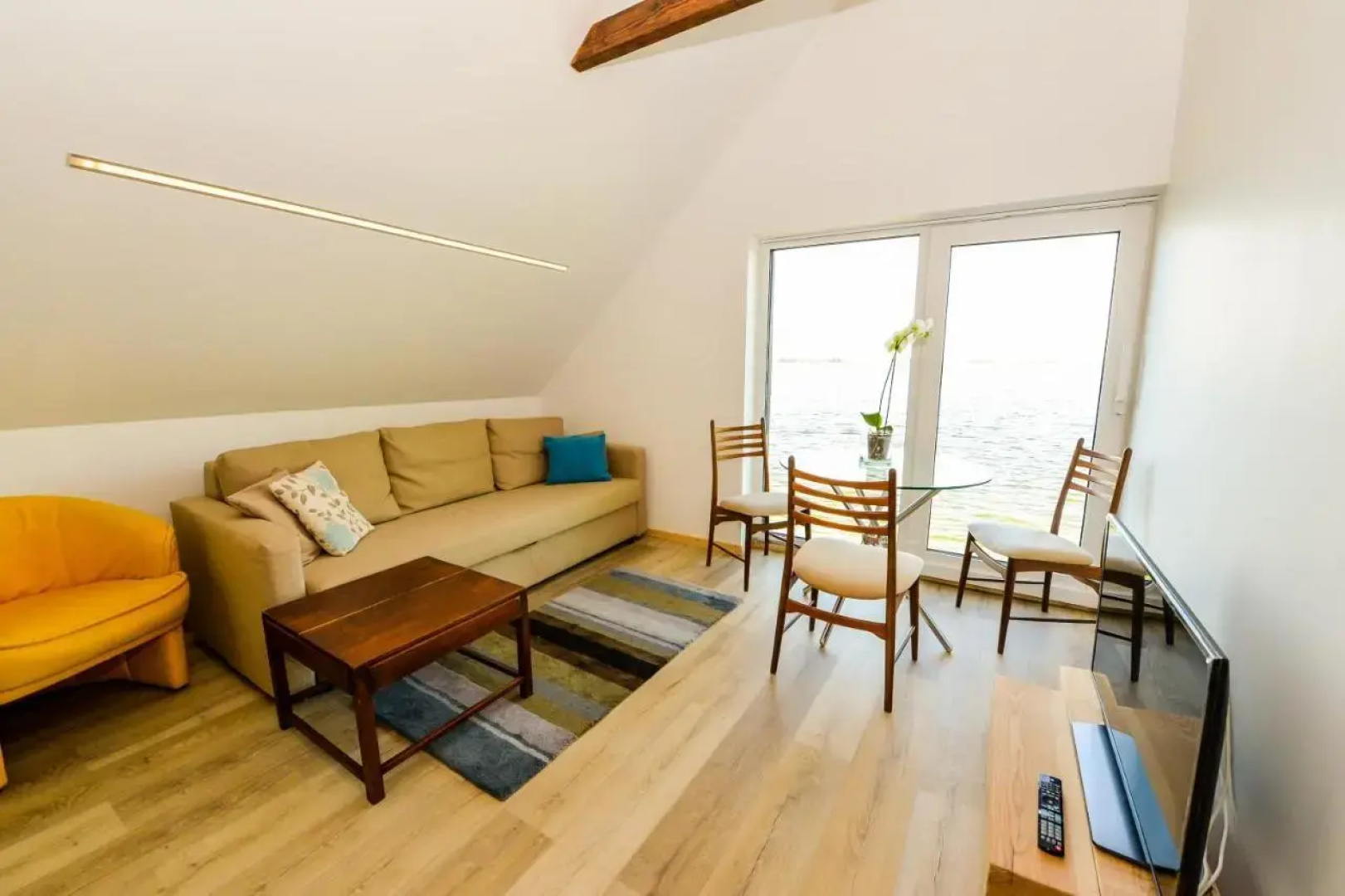 Vivaldi Lake House