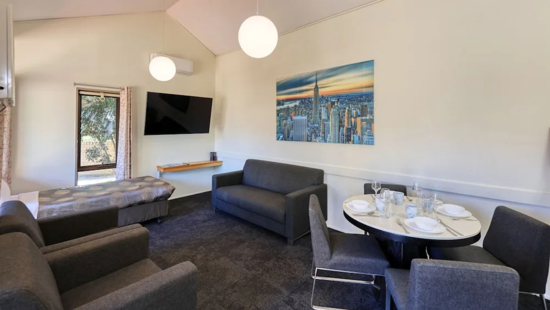 Executive Hideaway Motel