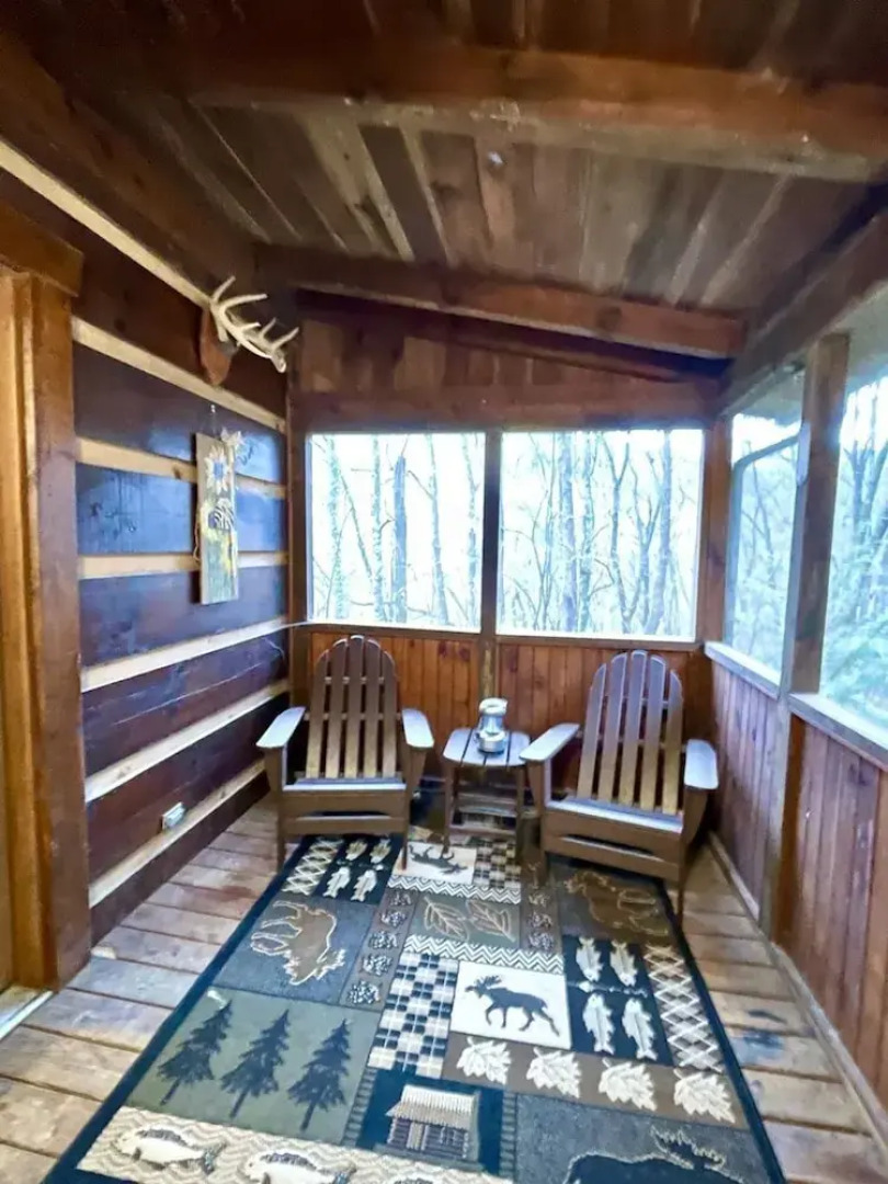 Leave the stress behind!- private hot tub, pet and motorcycle friendly, let peace and nature surround you! 2 Bedroom Home by RedAwning