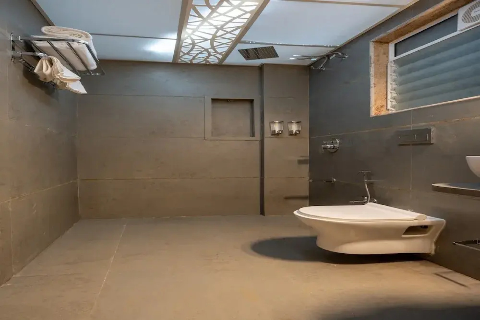 VITS Select Casuarina Diveagar