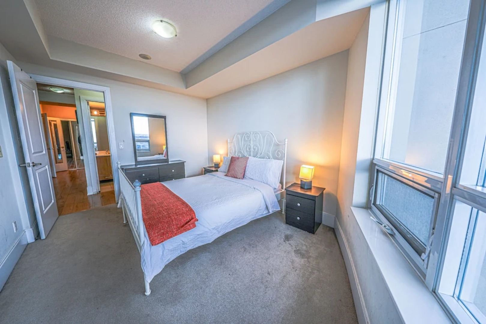 Lake View Luxury Condo by Elite Suites