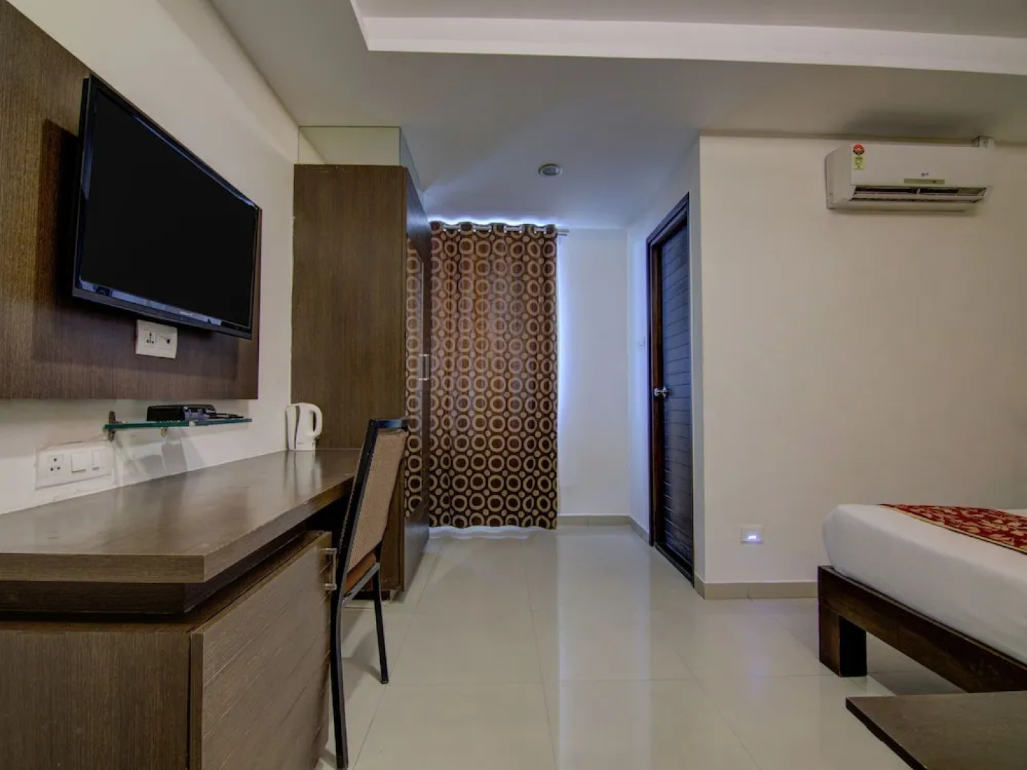 OYO 15108 Hotel Galaxy Inn