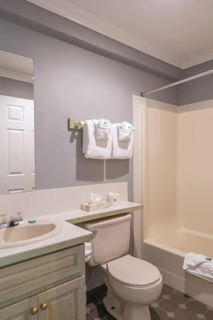 Tiki Shores Inn & Suites