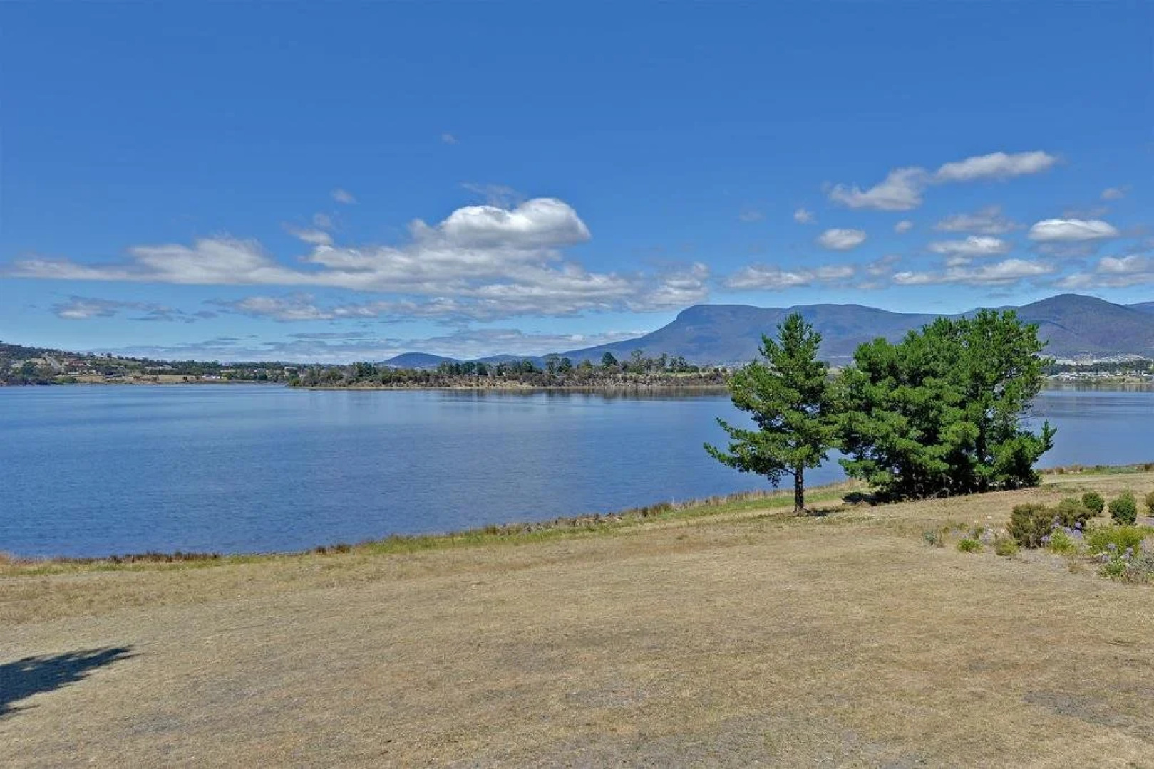 Amazing Unique Five-Star Waterfront Retreat