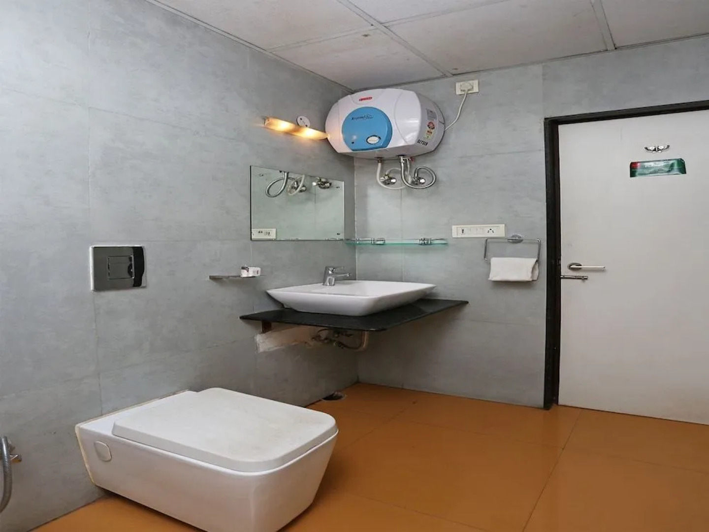 OYO 6315 Golden Leaf Resort