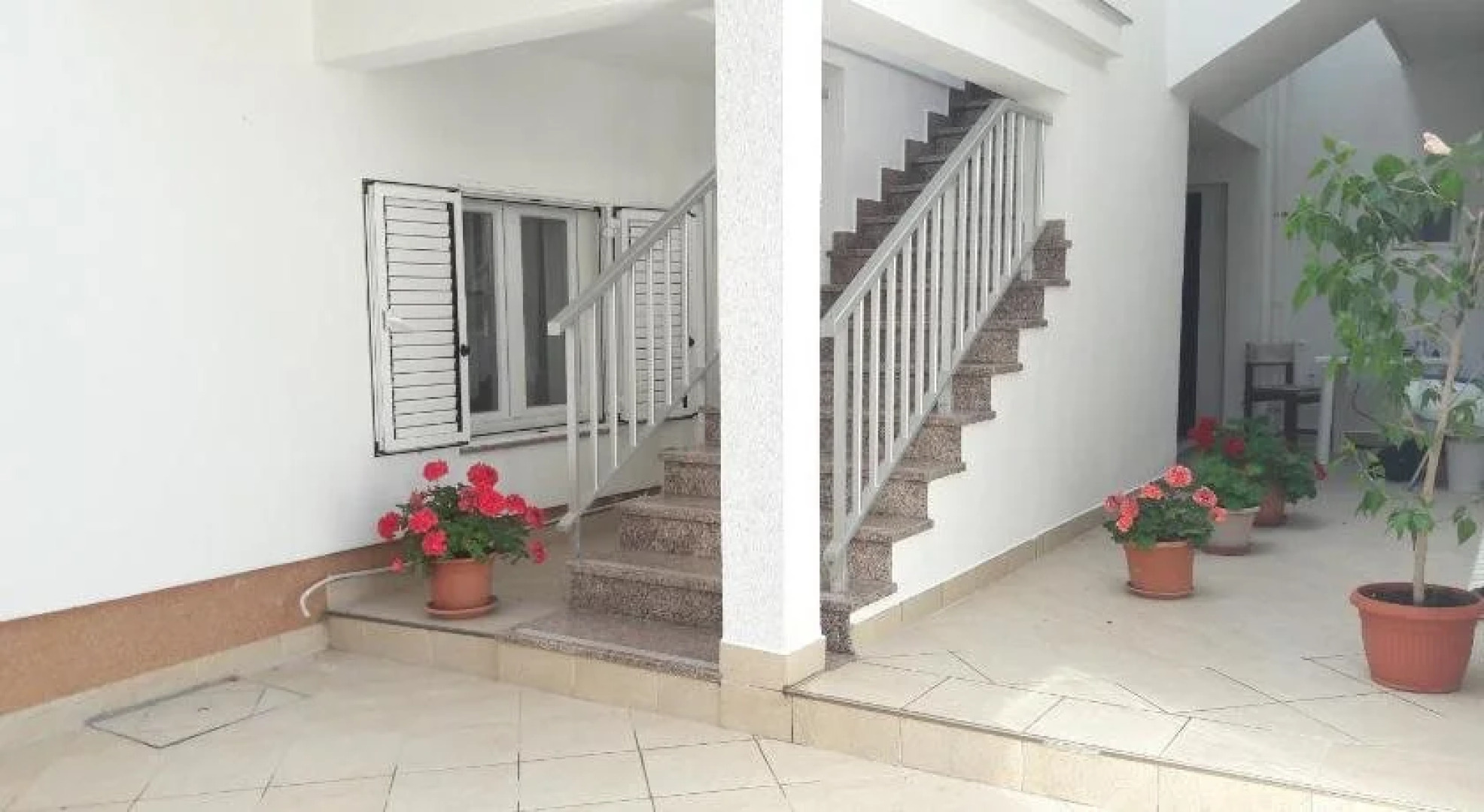 Apartments Metajna X