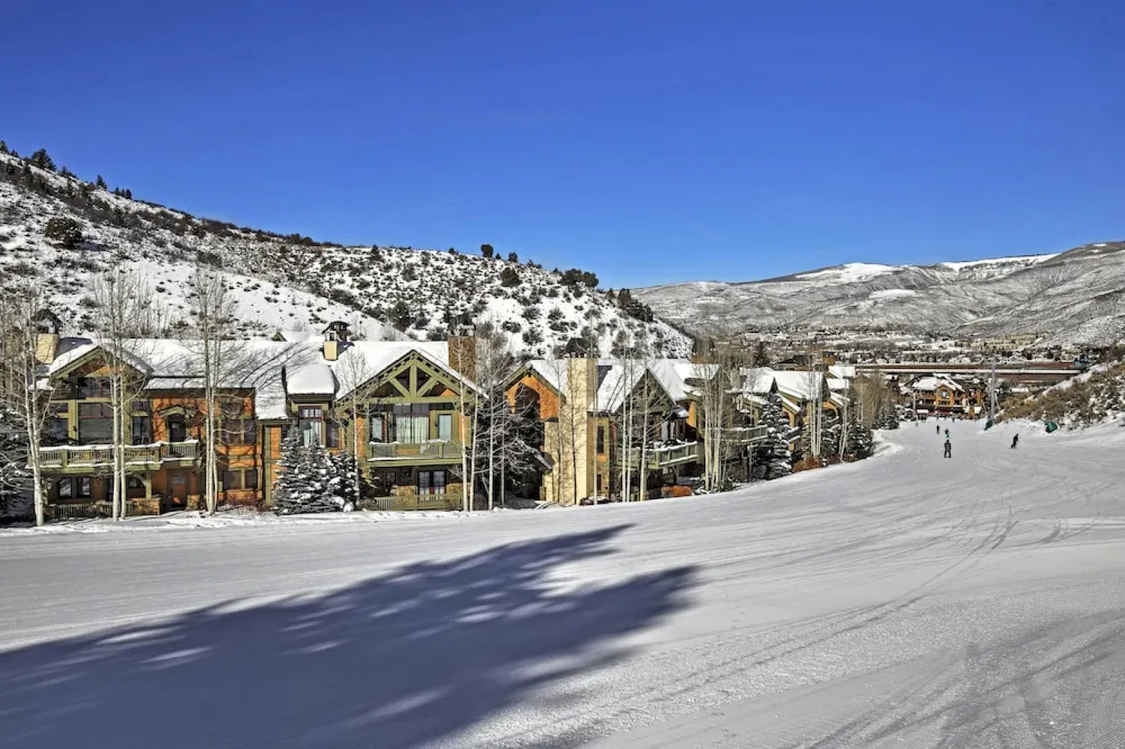 Ski-in/out Townhome w/ Hot Tub by Arrow Bahn Lift!