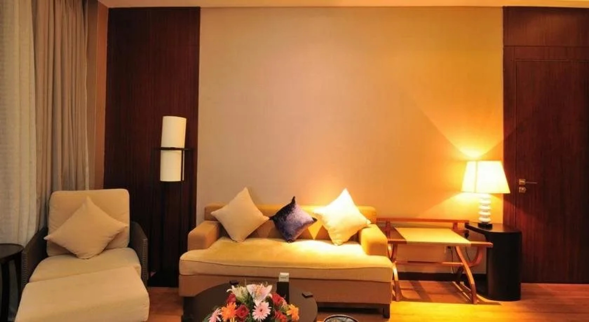 Sanjiang Forest Hot Spring Dumashi Hotel