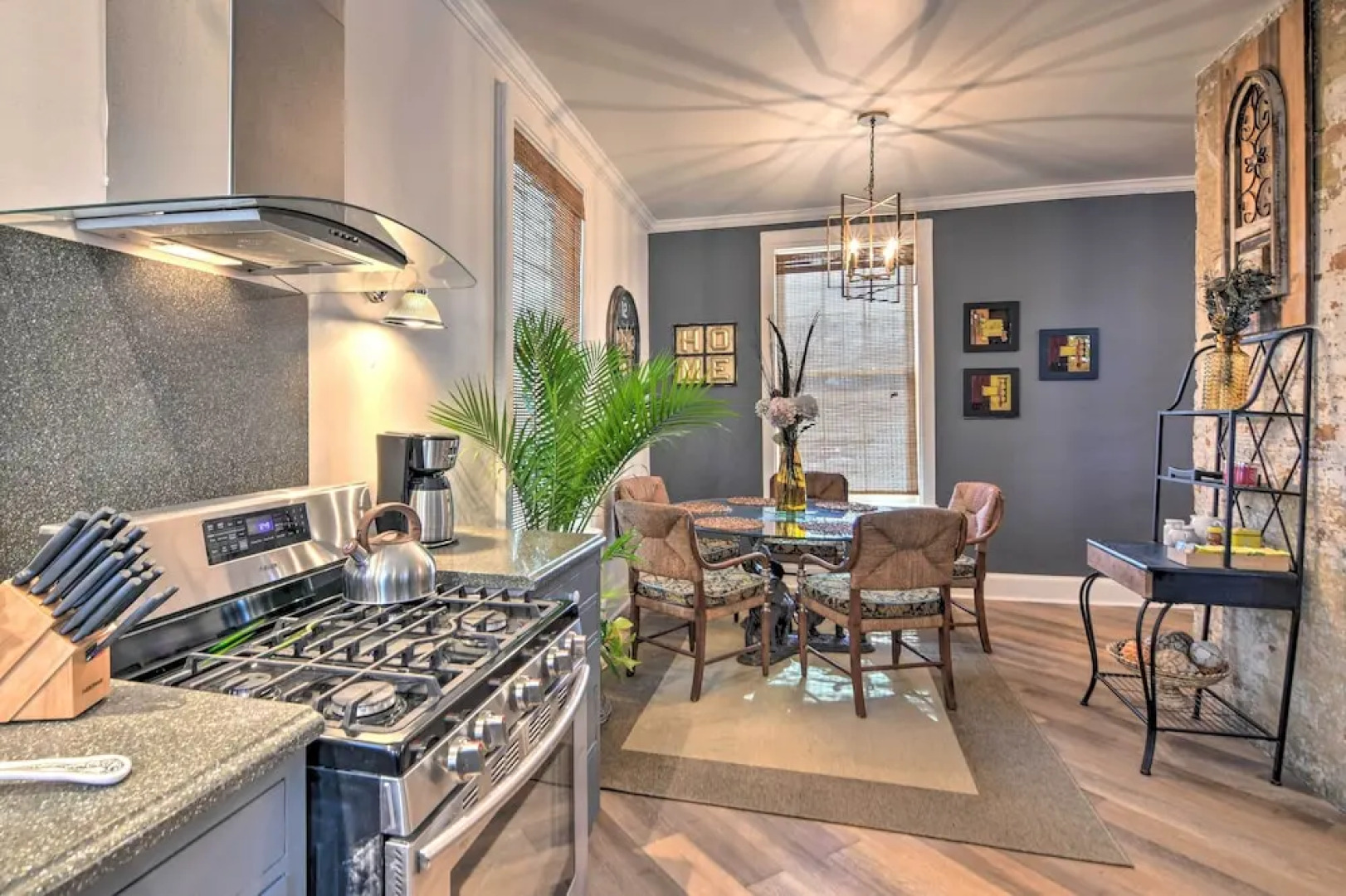 Vicksburg Home w/3 Porches, Walk to Downtown