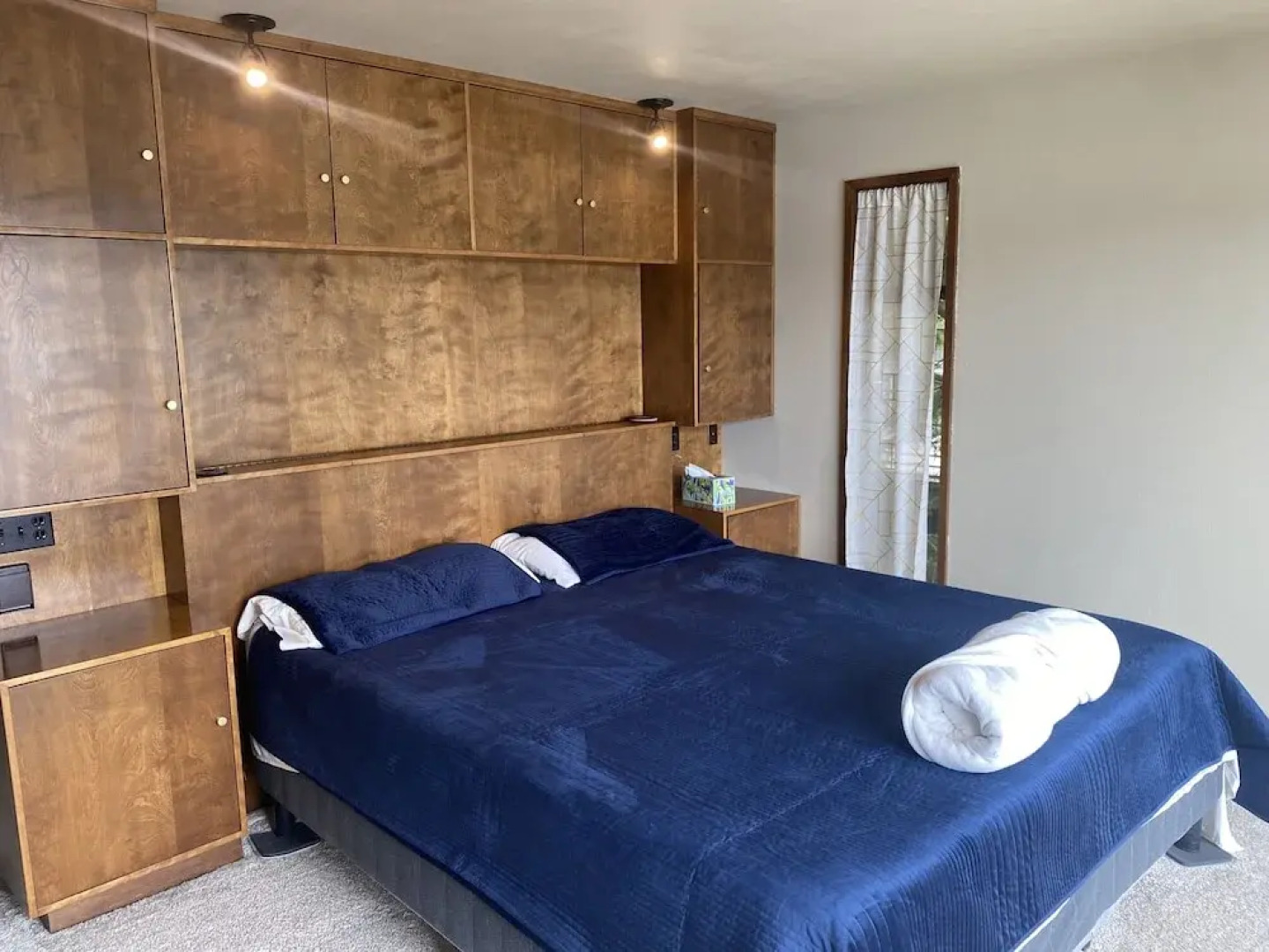 PNW MCM 155ft Private Waterfront Gem on Raft Island w/Hot Tub 3 Bedroom Home by RedAwning