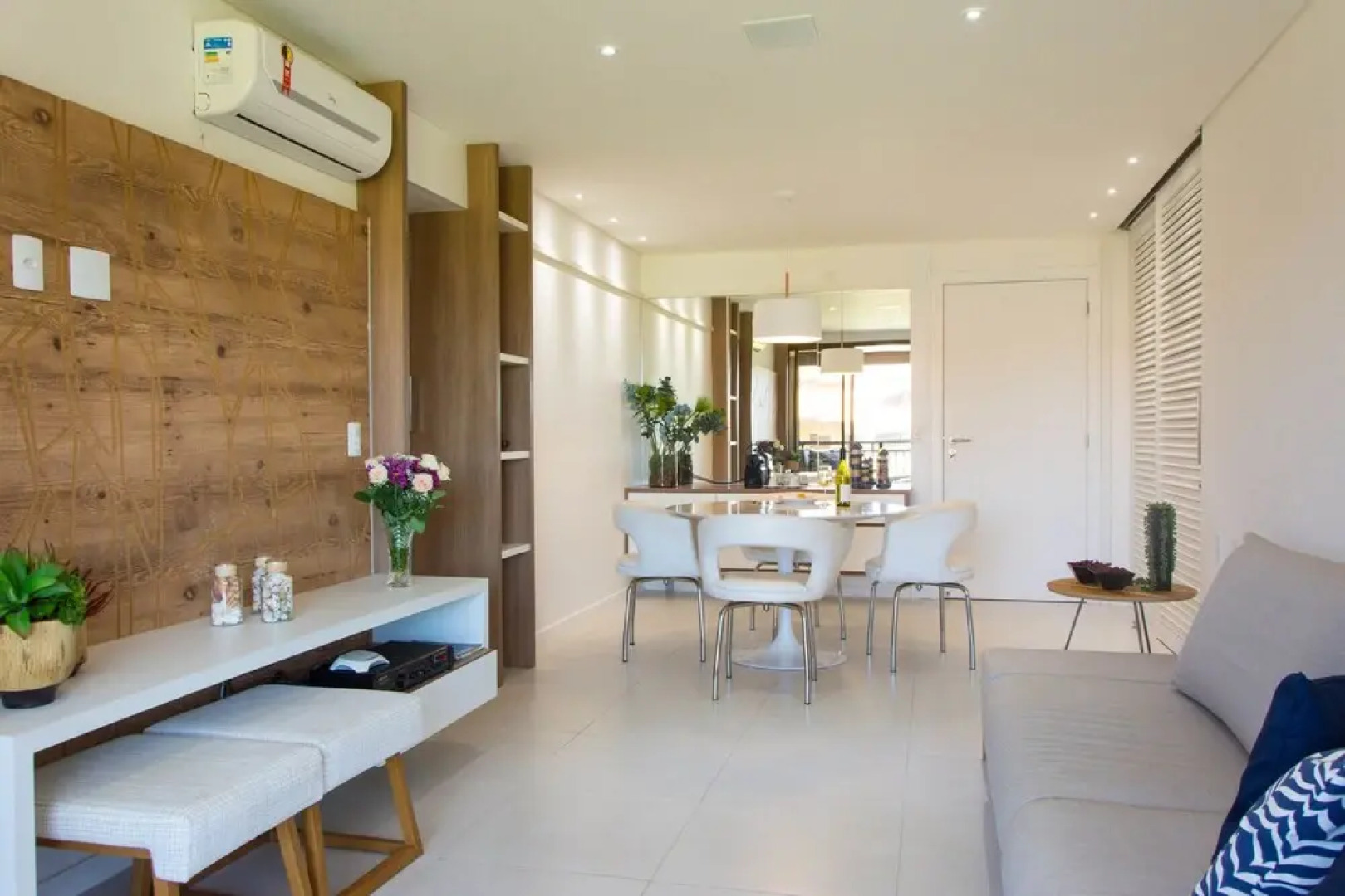 ML103 Luxuoso apartamento de 3 suítes no Mandara Lanai