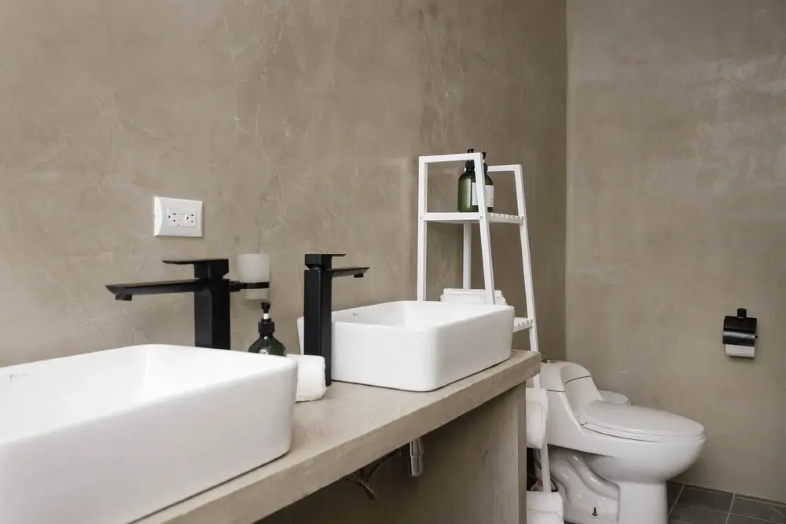 Gigi Brown Villa Frida Puerto Viejo