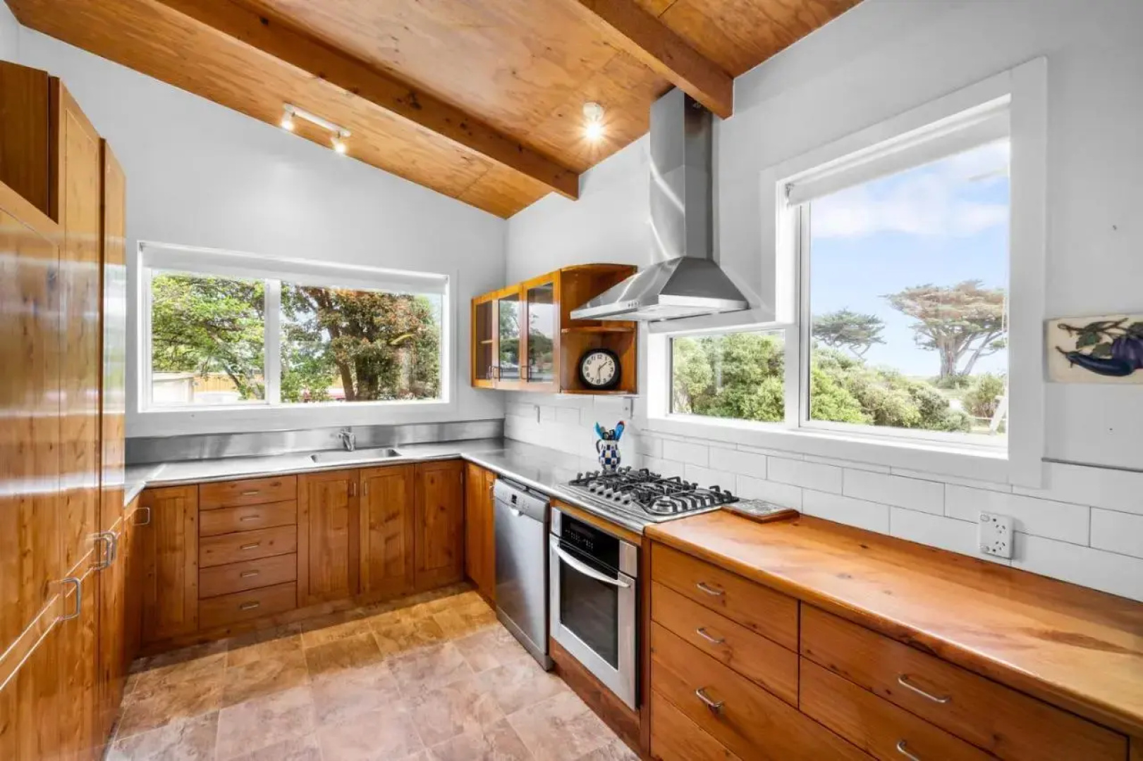 Stroll to the Sea - Te Horo Beach Holiday House