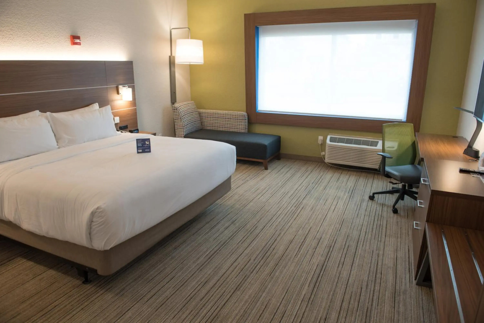Holiday Inn Express & Suites Warsaw - E Center by IHG