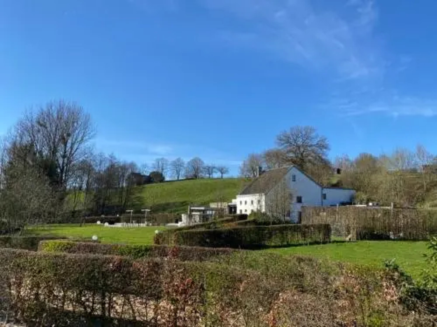 Aux Berges de la Bel