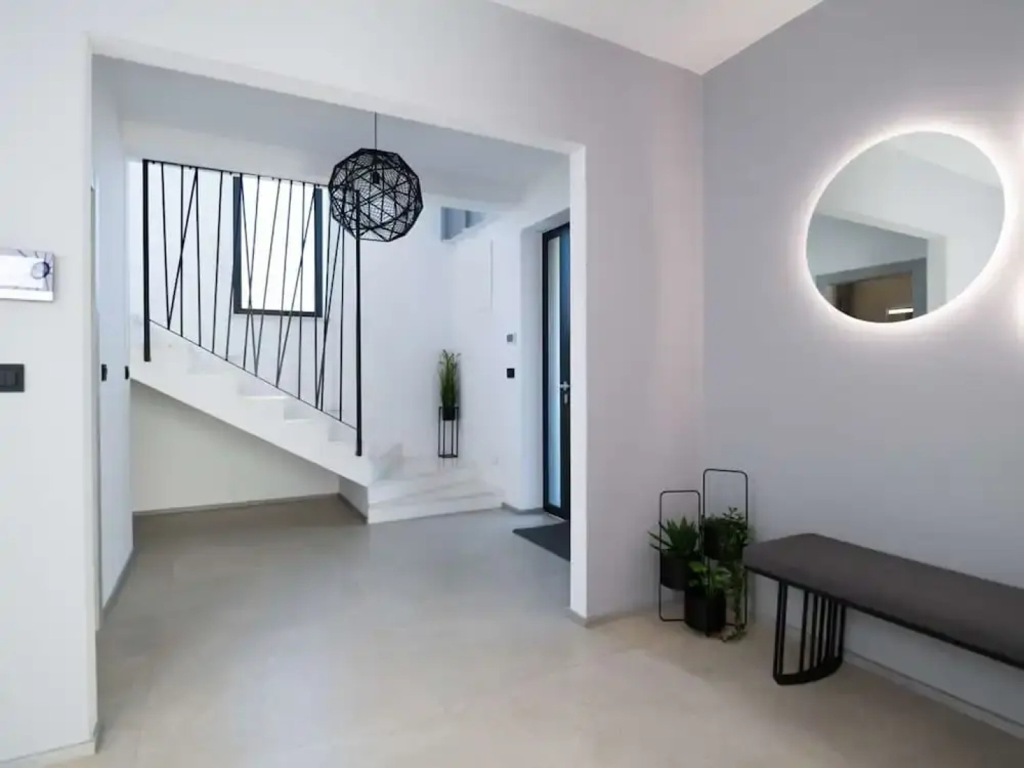 Stylish Stay With Hot Tub