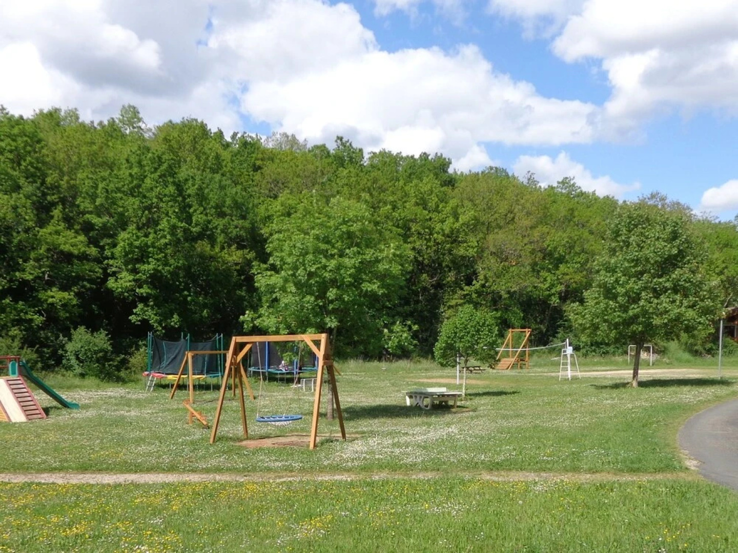 Cozy Chalet With a Porch in a Wonderfully Green Environment