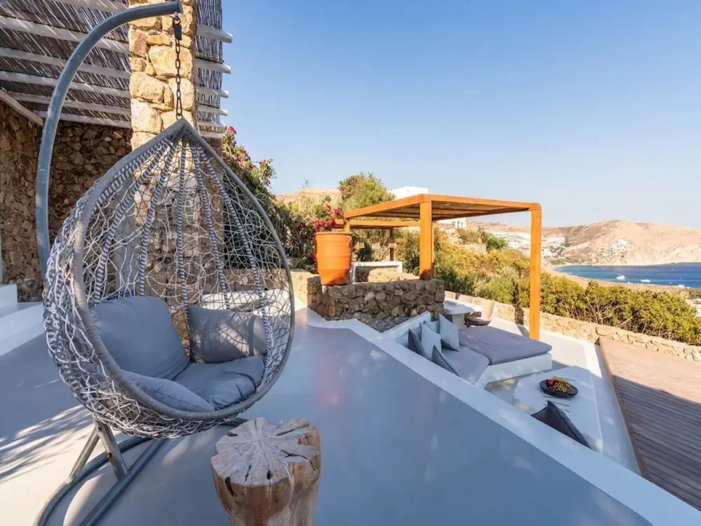 Stunning Villa Surrounded by Lush Greenery