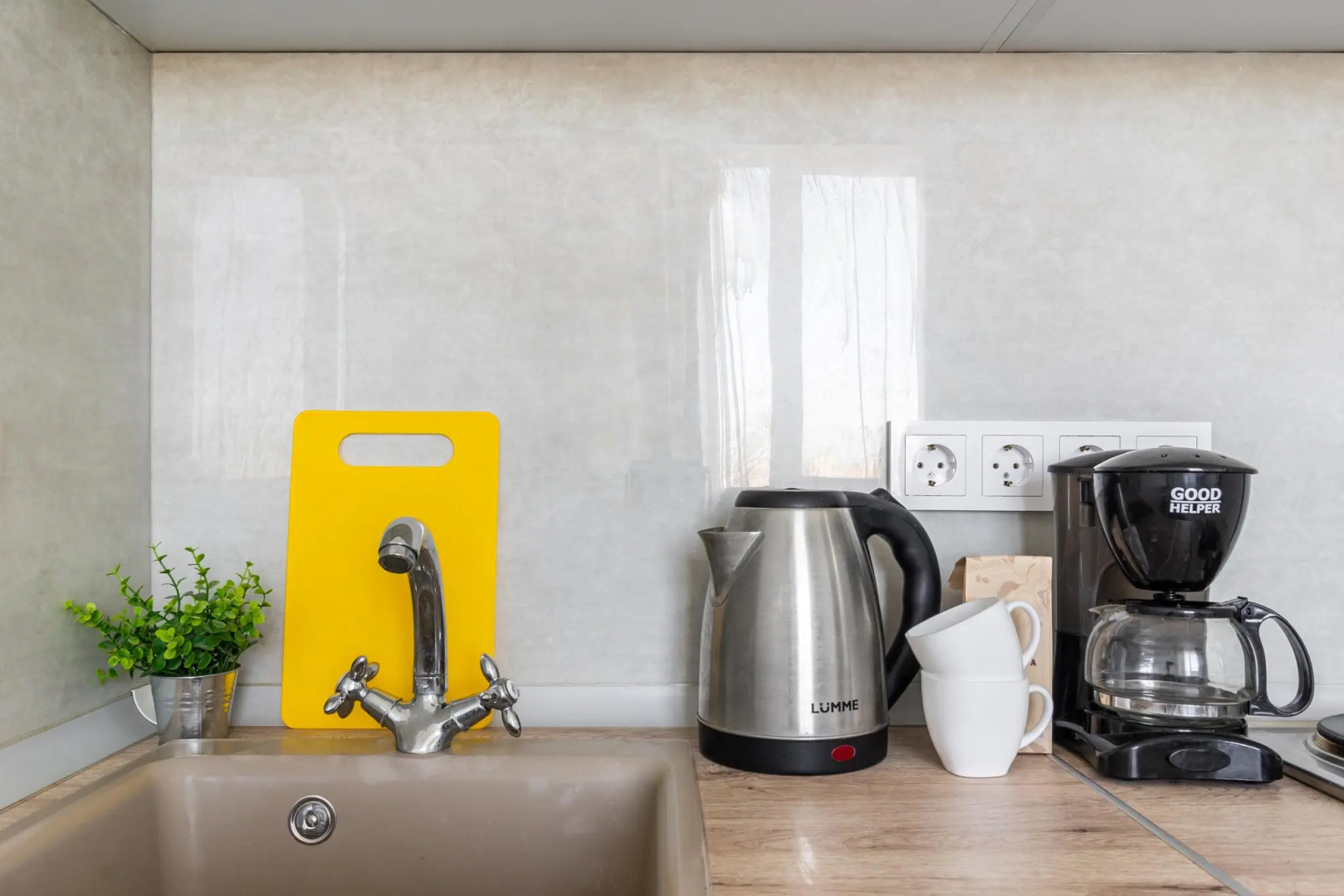 Вершина на переулке Зеркальный