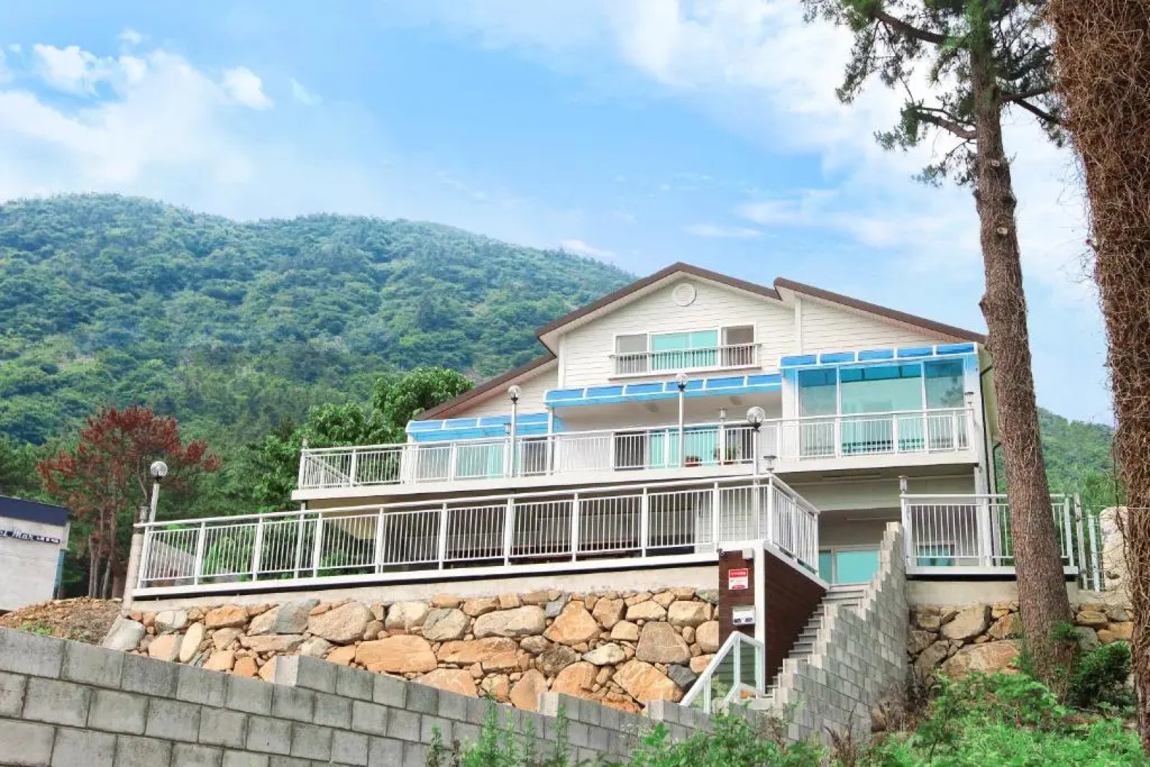 Yeosu Sea Side Pines Pension