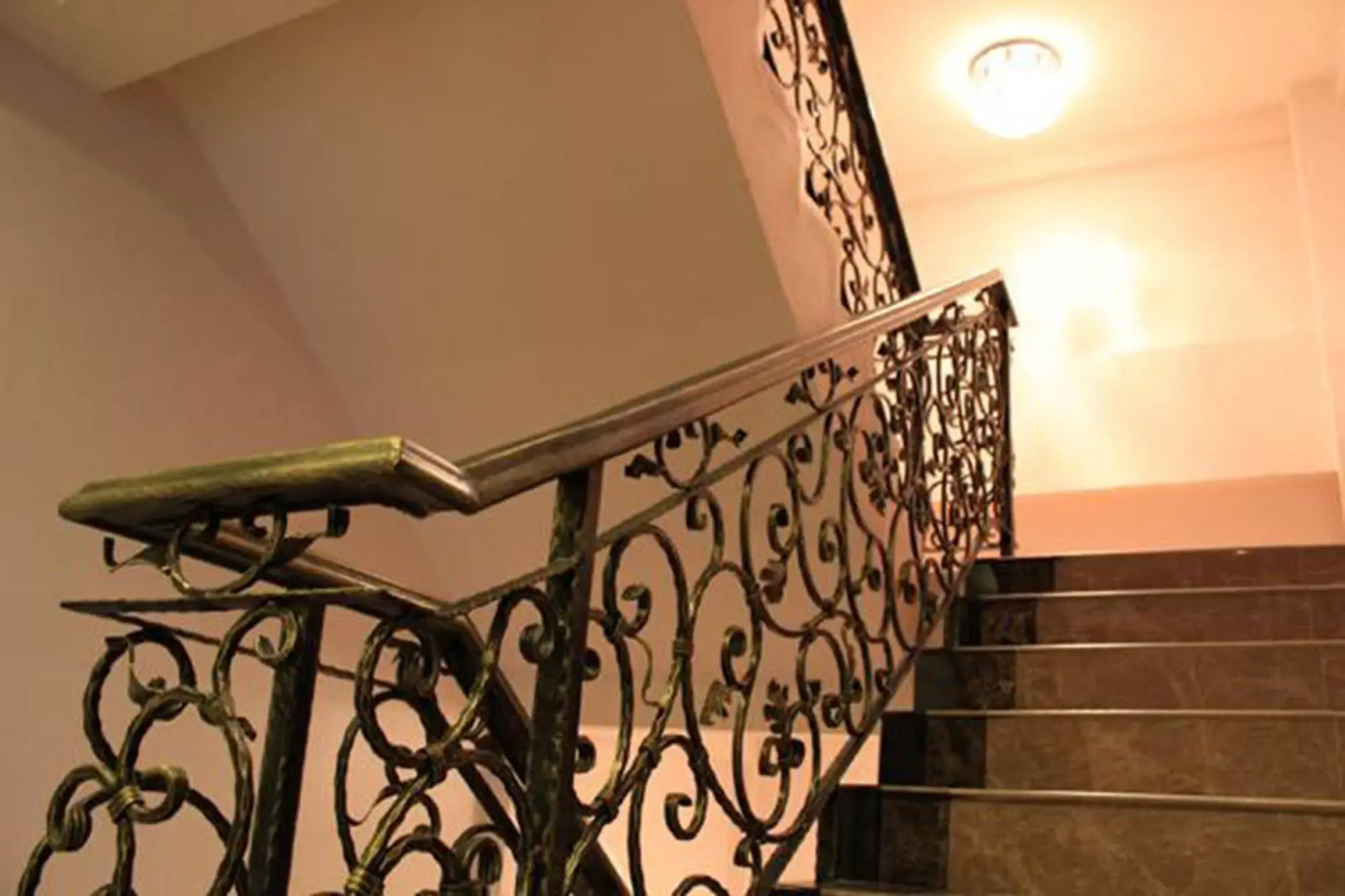 Maleez Lodge Hotel & Restaurant