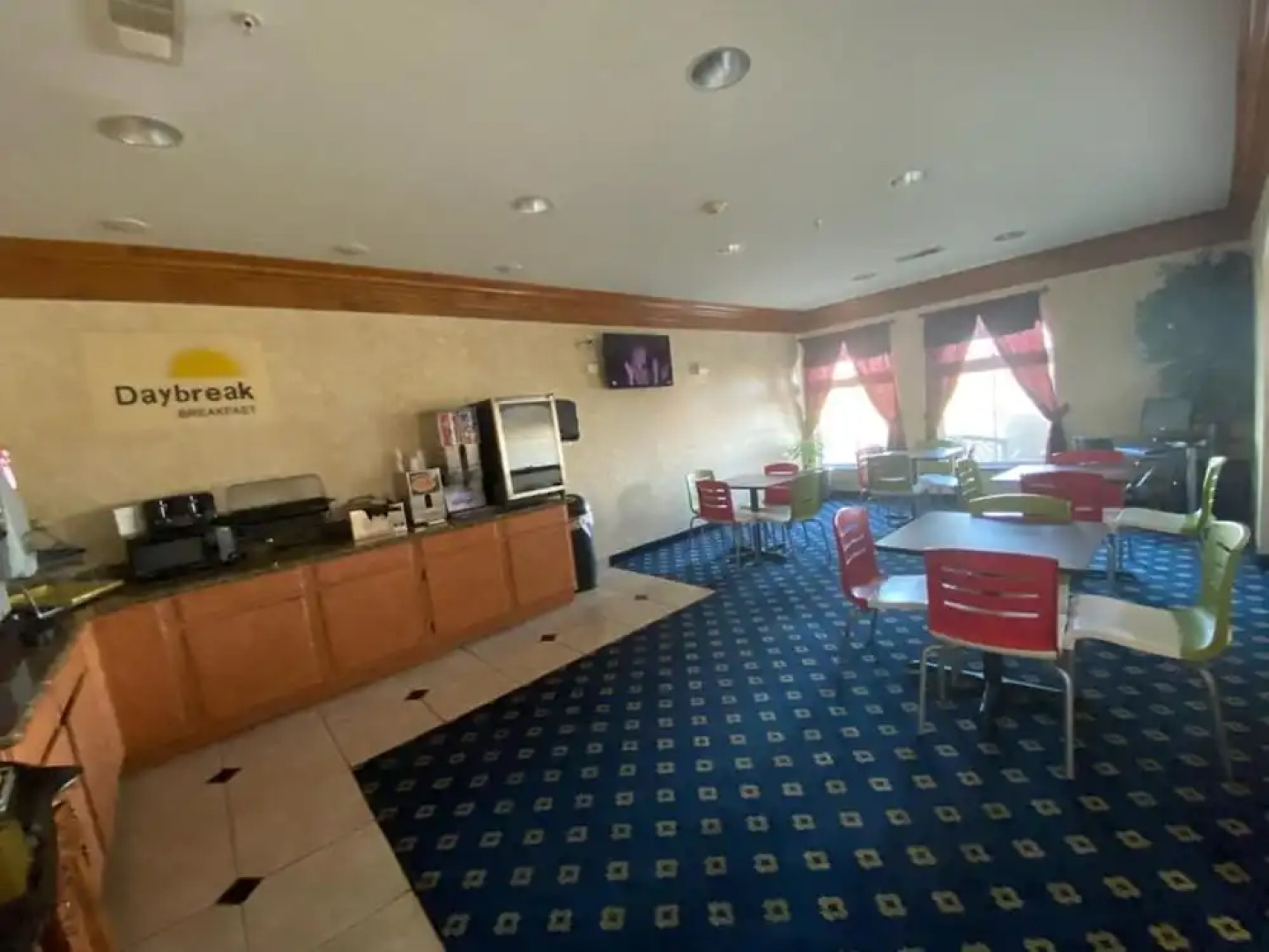 Days Inn & Suites Cleburne TX