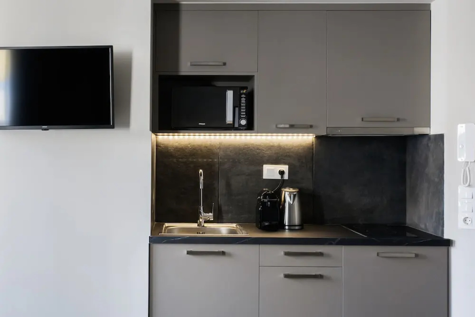 WYZ Athens Apartments by UPSTREET