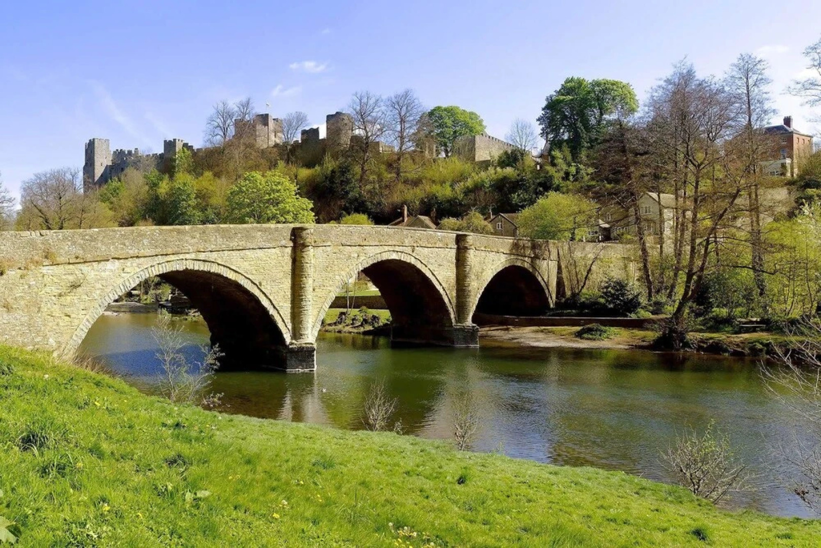 Beautifully converted 19th century coach house with stunning ground fl