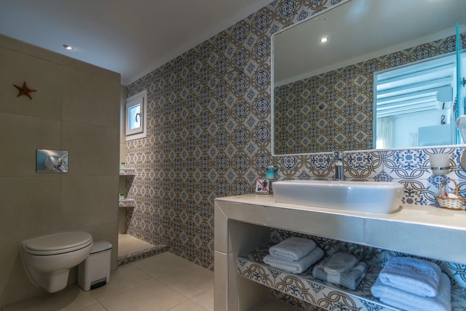 Niki Savvas Studio & Suites