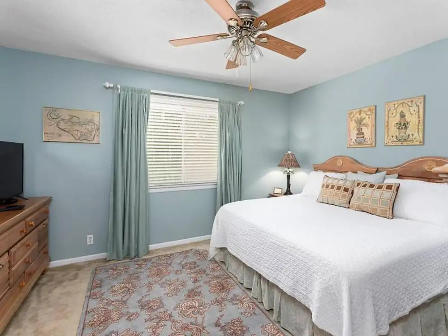 Ocean Walk Three Bedrooms by Hodnett Cooper