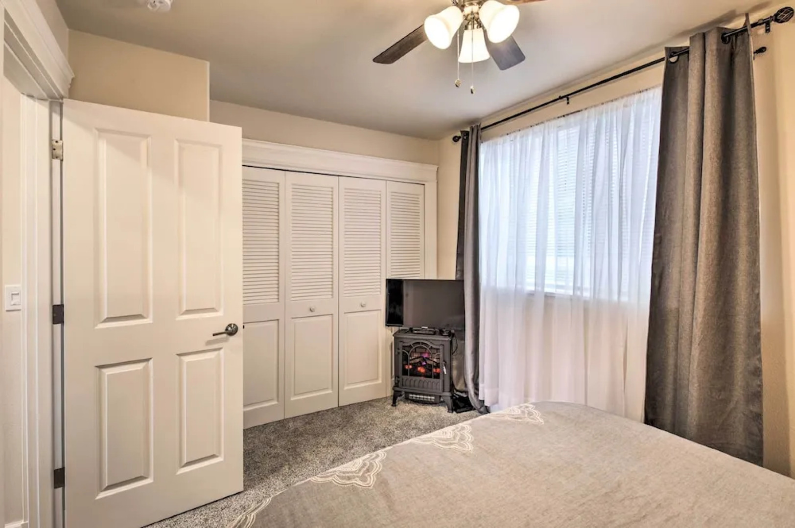 Peaceful Winter Retreat: Oregon Coastline Beach!