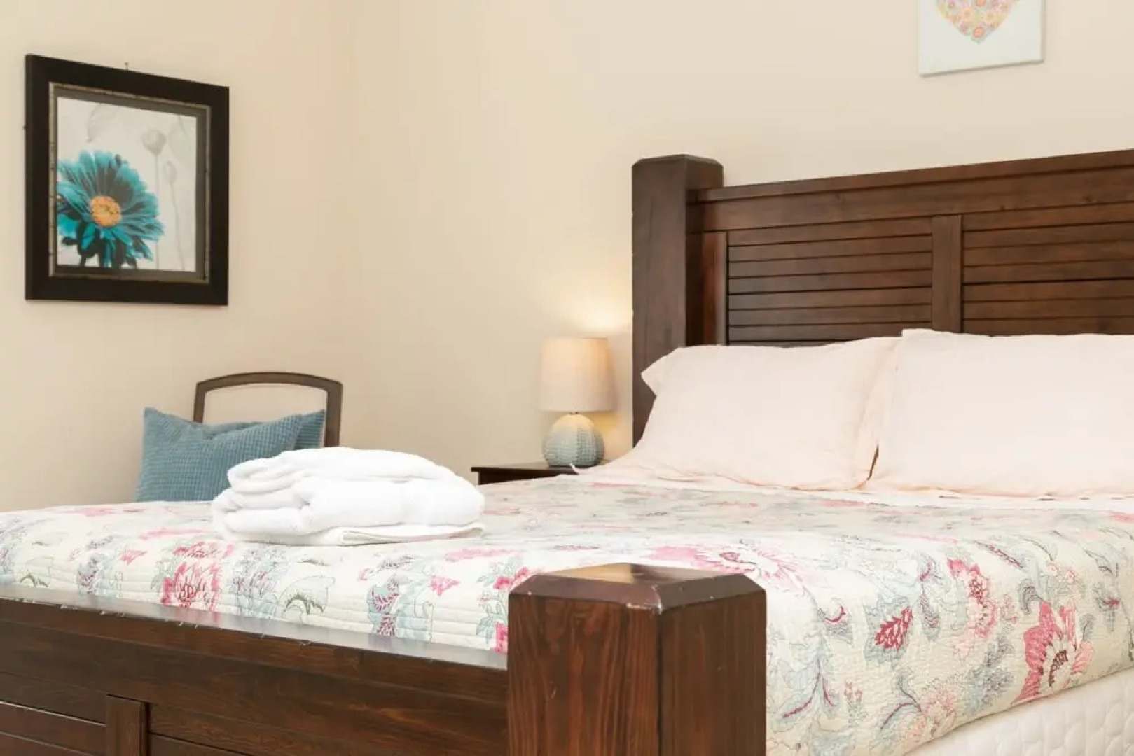 Sunny Pasadena Mansion, Sparkling Heated Pool & Projector Room!