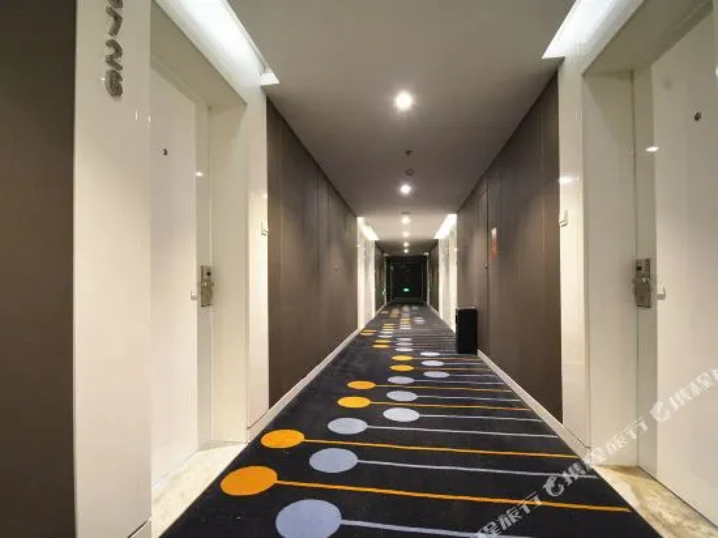 Moore Harbor Fashion Hotel